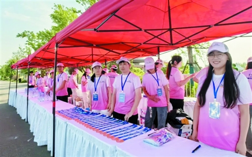 “小荷玫”遍布在赛道上的每个岗位,用行动诠释着志愿精神